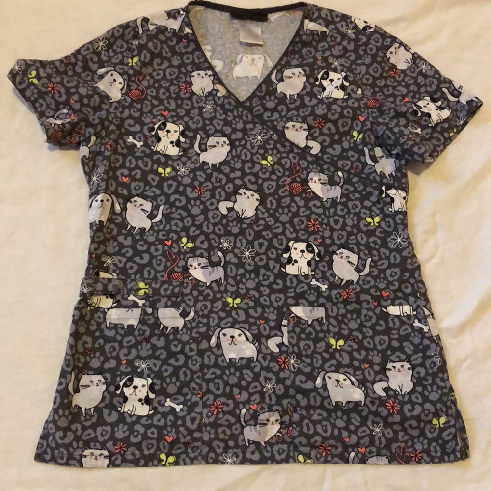 ✨Brand new✨ Cherokee scrub top